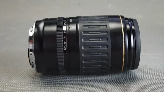 Купити полнокадровый телеобъектив Canon EF 100-300mm/4.5-5.6 USM Ф58mm