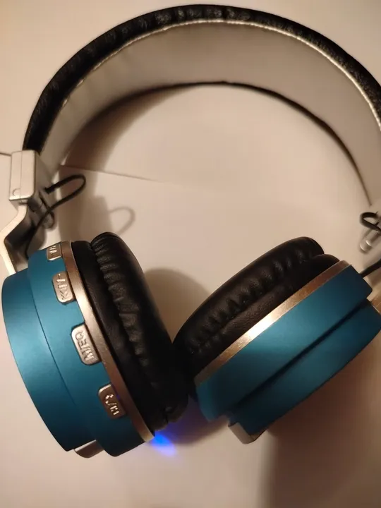 Бездротові навушники JBL Wireless Super Bass bluetooth v68 зелені З аукціону