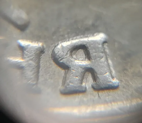 (4823) 1 гривня 2006 різновид викрошки у "2" слова "2006" на гурті + "крокодил" на аверсі (1 гривна 2006 брак) Продаж