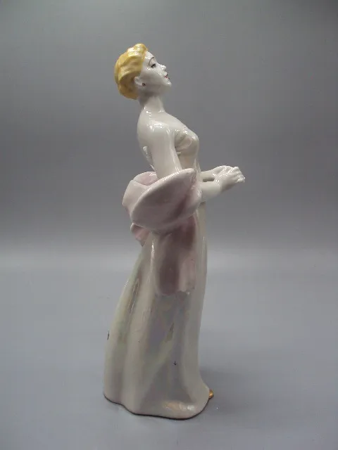 Фигура фарфор статуэтка Старый Киев певица девушка клеймо глобус высота 27 см №15512 Інтернет-аукціон