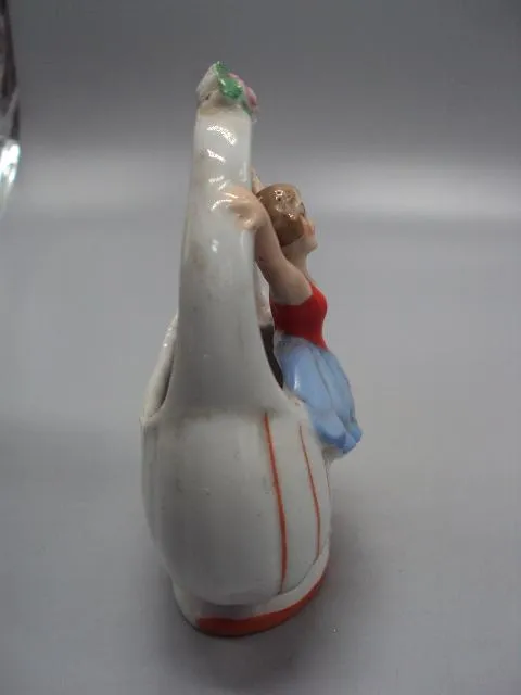 Карандашница фарфор фигура Германия девочка и вазочка высота 11,5 см (склейка руки) №13712 Де купити