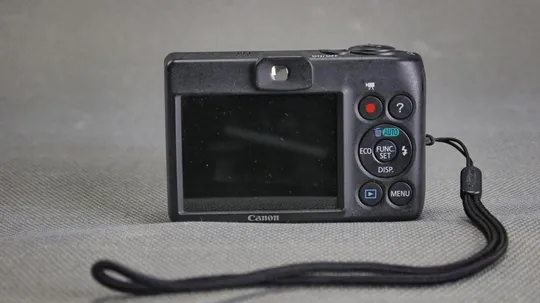 Цифровой фотоаппарат Canon Power Shot A1400 HD 16Mpix + 5.0-25.0mm\2.8-6.9 Canon lens x5 Вживане Продаж