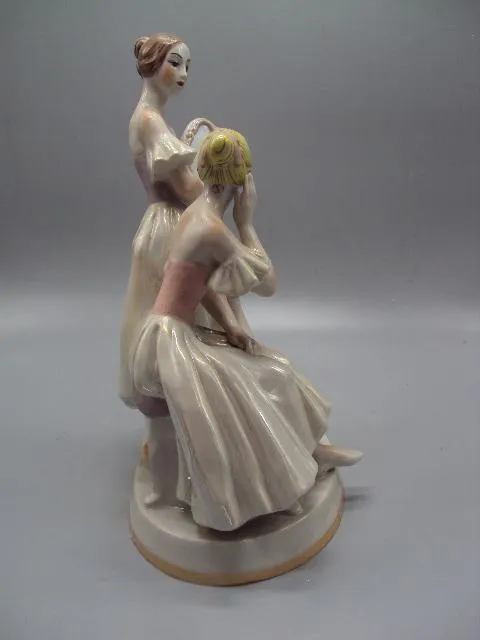 Фигура фарфор статуэтка Киев балерины с зеркалом балет девушки перед выступлением 28,8 см №14564 Інтернет-аукціон