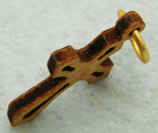 Хрест - дерев'яний з проріззю З аукціону