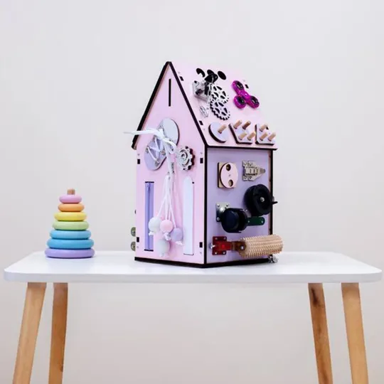 Бизидом 20х20х40см, 33 элемента, Розовый с сиреневым (Развивающий бизиборд для детей) Де купити