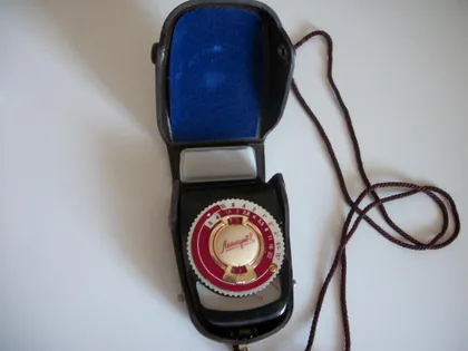 фото, Экспонометры 4-Штук. СССР. Ленинград [2,4,7] и ОПТЭК. 1956-год, футляры, инструкции-паспорта