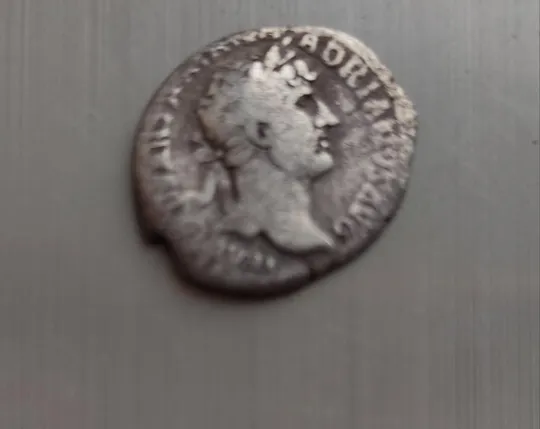 Виктория Богиня победы римский денарий серебряная монета, император Адриан 125 год н.э.  tkv15 Ціна