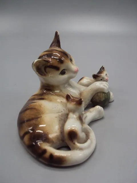 Фигура фарфор Германия GH co Grafenthal кошка с котятами и клубком котики высота 7,7см (скол) №11570 Недорого