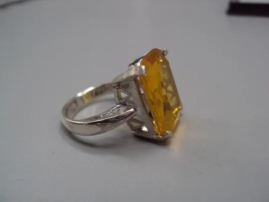 Кольцо перстень с желтой вставкой прямоугольник серебро Украина вес 6,18 г размер 18,5 №14729 Недорого