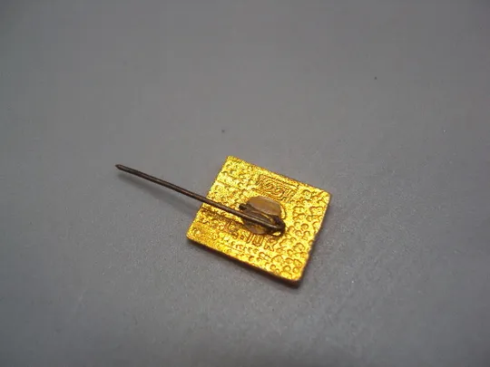 Знак Ленин портрет профиль голова на красном фоне ссср фрачник игла №17661 З аукціону