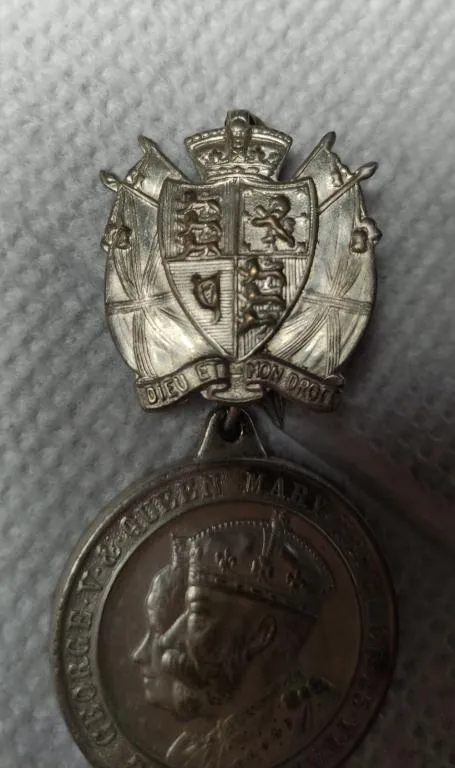 1935 год РЕДКАЯ медаль Король Георг Пятый и Королева Мэри 25 лет правления Великобритания dp351. З аукціону