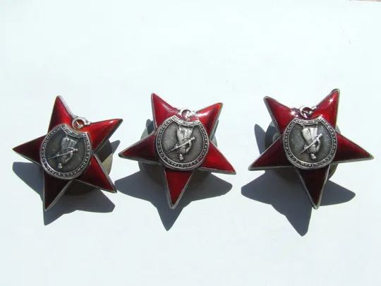 Орден КЗ -3 штуки № 1 817 363. 2 070 966.и 2 070 150 награждения 1945-46 гг. З аукціону