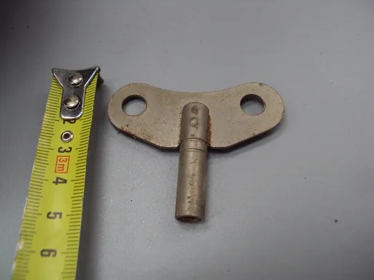 Купити Настенные часы ОЧЗ механизм циферблат маятник и ключ для настенных часов лот №15689