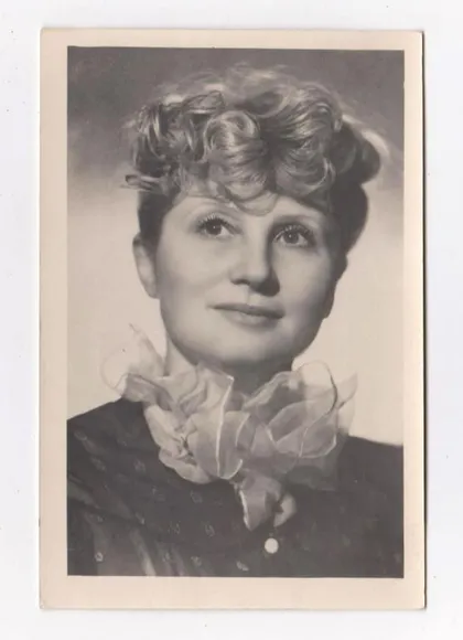фото, Л.СУХАРЕВСКАЯ - акторка кіно = 1954 р. - Київ = чиста = тираж 25 тис. ==