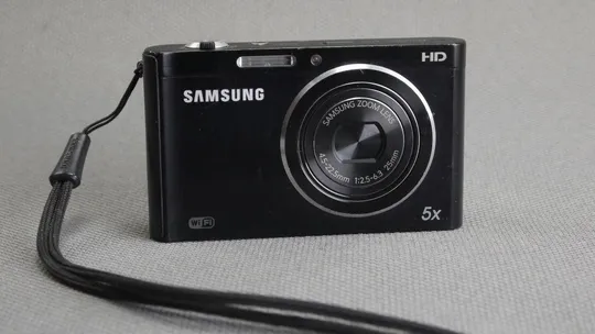 Купити Цифровой фотоаппарат Samsung DV300F Black представитель серии 2View Zoom Lens 4.5-22.5мм 1:2.5-6.3 25мм Вживане