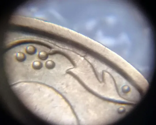 (2159) 10 копійок 2008 викрошка на реверсі між 2 гр. та кантом (лишній метал) (10 копеек 2008 брак) Недорого