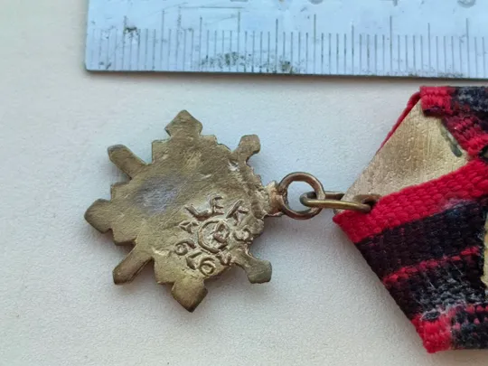 ЗОЛОТИЙ ХРЕСТ БОЙОВОЇ ЗАСЛУГИ У.П.А . ПЕРШОГО КЛАСУ З ДВОМА ЗІРКАМИ НА ЛЕНТІ З аукціону