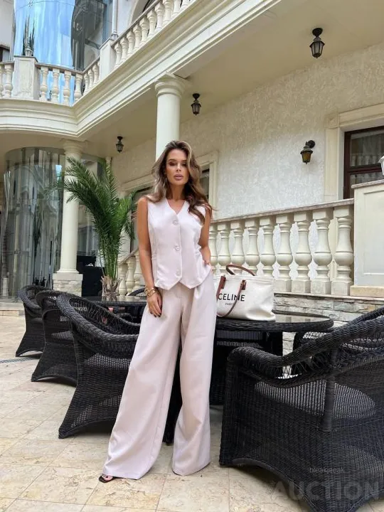 Жіночий костюм жилетка і палаццо колір бежевий З аукціону