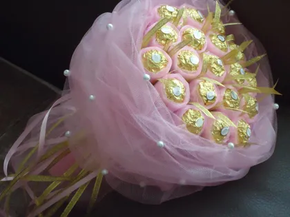 фото, Букет з цукерок Ферреро Роше (25 шт.) Ferrero оригінальний подарунок рожевий