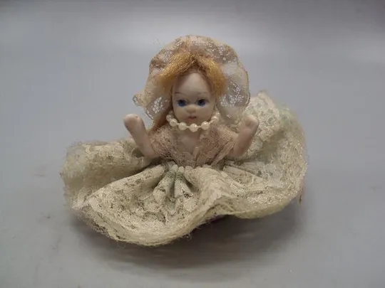 Кукла фарфор пупс девочка куколка пупсик миниатюра фигура статуэтка высота 6 см №54 Ціна