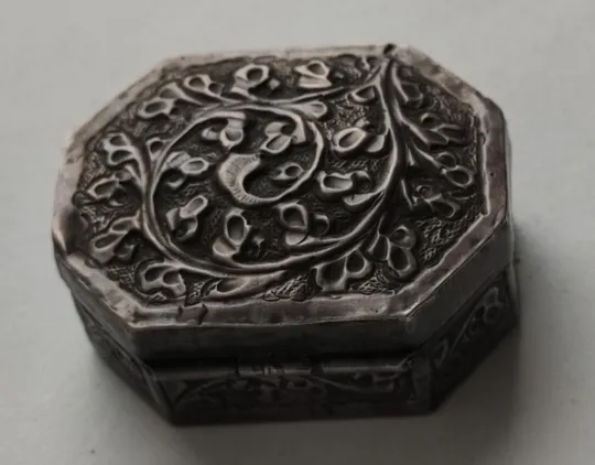 Серебряная коробочка табакерка 19 века с узорами 925 проба, Англия bn339 Ціна