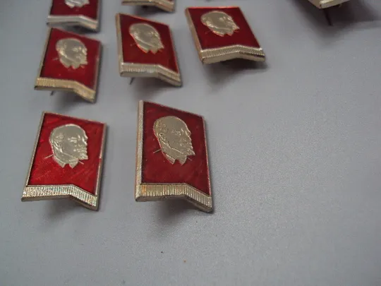Знак ленин портрет профиль на красном флаге ссср флаг вымпел лот 22 шт №17374 Інтернет-аукціон