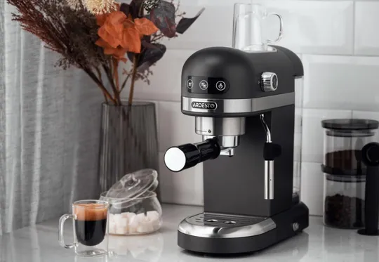 Кофеварка рожковая Ardesto YCM-E1502 1350 Вт черная Де купити