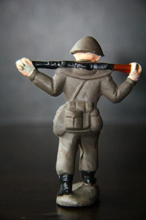 Купити солдат ГДР 70-75мм резина