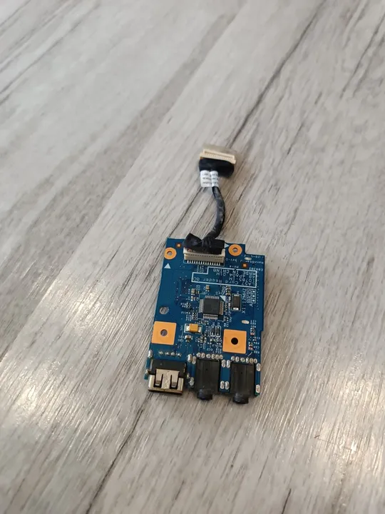 Купити Плата-шлейф USB/Audio/Cardreader ноутбука Lenovo IdeaPad B570 B575 V570