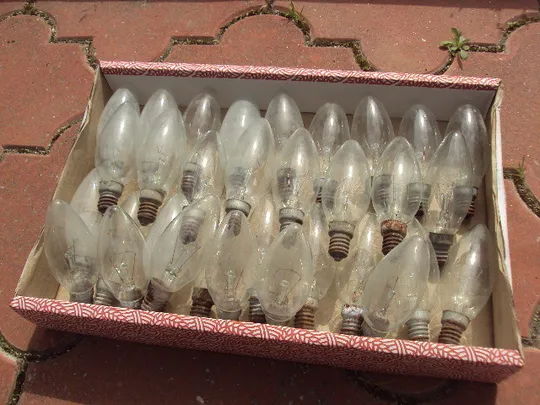 Лампочки форма коническая или свечка длина 9,5 см лот 32 шт ржавый цоколь №15913 Характеристики