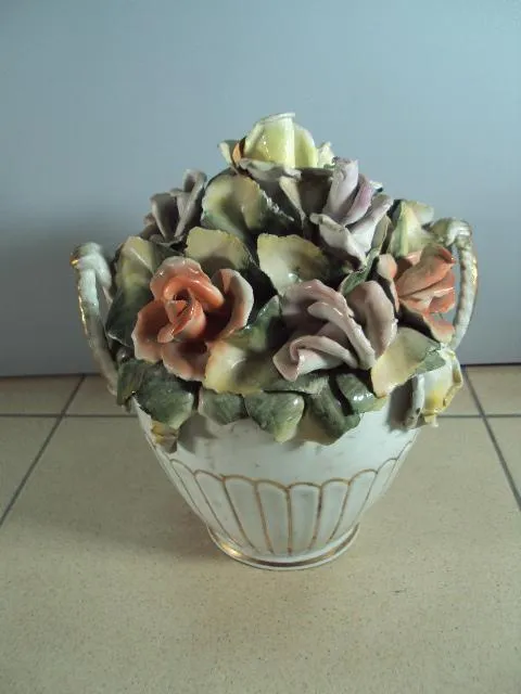 Фигура фарфор статуэка Румыния ваза с цветами розами высота 22 см №12977 Ціна