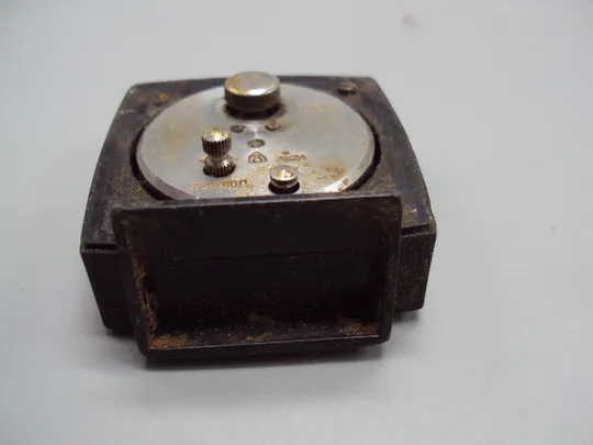 Настольные часы будильник Заря ссср на ходу размер 5,7х5,3 см №15868 На торгах