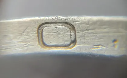 фото, (6558) 1 гривня 2002 викрошка у другій цифрі "0" слова "2002"  на гурті (1 гривна 2002 брак)