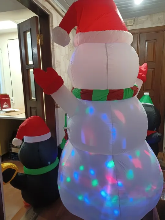 2,2-метровий надувний різдвяний сніговик на вулиці з кольоровим світлодіодом (ящик 27) Інтернет-аукціон