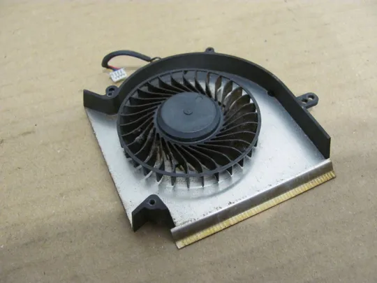 номер0284-29 Вентилятор (кулер, FAN) E330800711MC для MSI GL63 GE63 GE73 GL73 WE73 GP73 GP63 WE63 оригінал Інтернет-аукціон