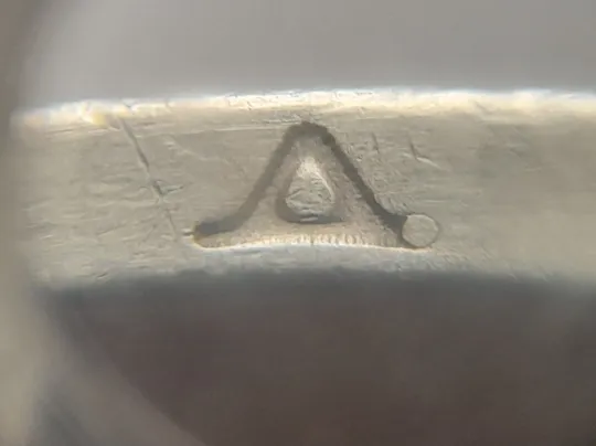 (7486) 1 гривня 2001 викрошка у букві "Д" слова "ОДНА" на гурті (1 гривна 2001 брак) З аукціону