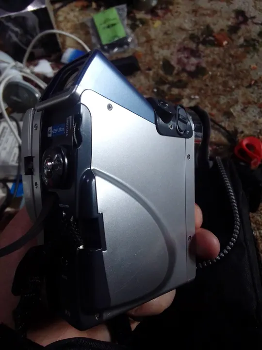 відеокамера.комплект.десь і батерка була. З аукціону