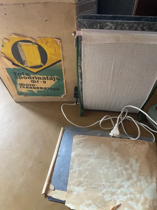 Комплект обладнання для проявки фото СРСР - збільшувач, глянцеватель… Продаж