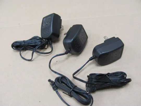 адаптер живлення S004LU0900050 9V 500mA 5,5 x 2,1 mm оригінал ЦІКАВИТЬ ОПТ З аукціону