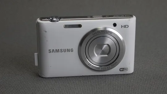 Цифровой фотоаппарат Samsung ST150F 4.5-22.5 1:2.5-6.3 25mm China Вживане Ціна