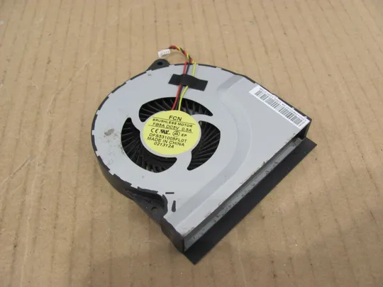 484-11 Вентилятор (кулер, FAN) 13N0-ZMP0102 для MEDION P6816 E6228 P6635 оригінал Ціна