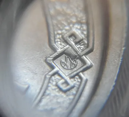 фото, (8025) 1 гривня 2023 гарна викрошка в знаку монетного двору (1 гривна 2023)