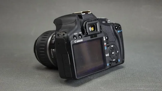 Цифровой зеркальный фотоаппарат Canon EOS Rebel T1i (500D) + Canon EF 18-55/3,5-5.6 Ф58mm Вживане Продаж