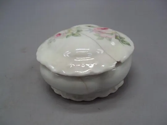 Шкатулка фарфор Австрия узор цветы розы размер 3,8х2,4х5,8 см под реставрацию №78 Ціна