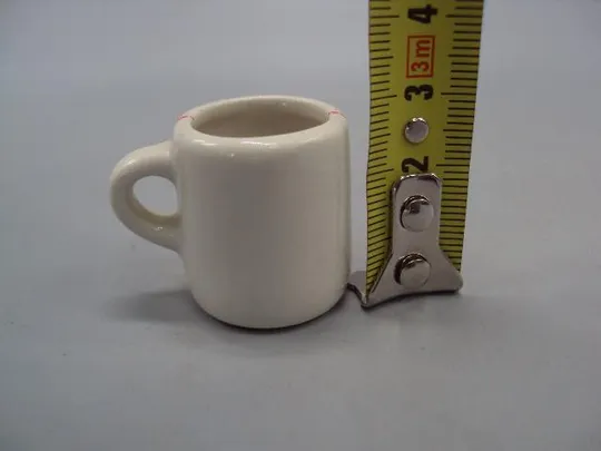 Фигура керамика миниатюра Европа бокал кружка высота 2,8 см №13717 З аукціону