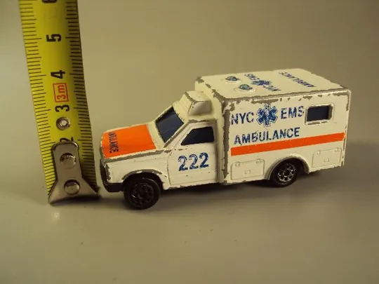 машинка majorete ambulance 1/60 скорая помощь высота 3,5 см, длина 7,5 см №9506 З аукціону