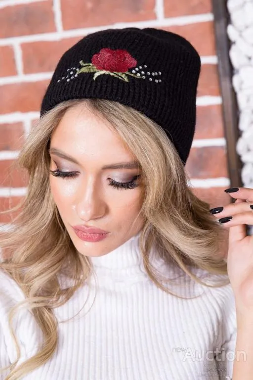 Женская черная шапка, с цветочной вышивкой, 167R7782 Ціна