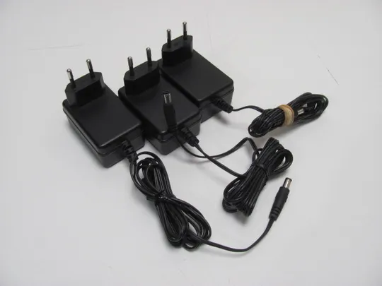 0811 адаптер живлення NETGEAR MU18 15V 1.2A  3 шт НІМЕЧЧИНА Ціна