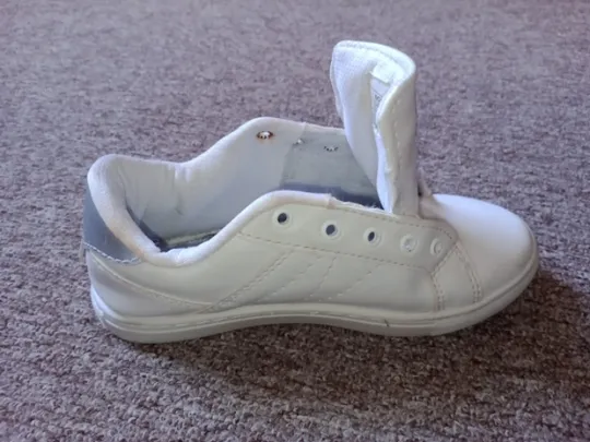 Білі кросівки З аукціону