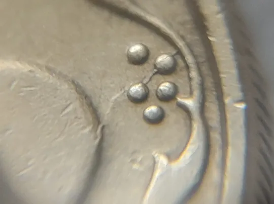 (8192 зн) 10 копійок 2009 розкол від канту через 1 гроно до "0" номіналу (10 копеек 2009 брак) Ціна